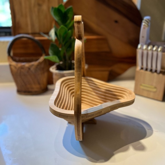Wooden collapsible pear shaped fruit basket - Picture 4 of 9